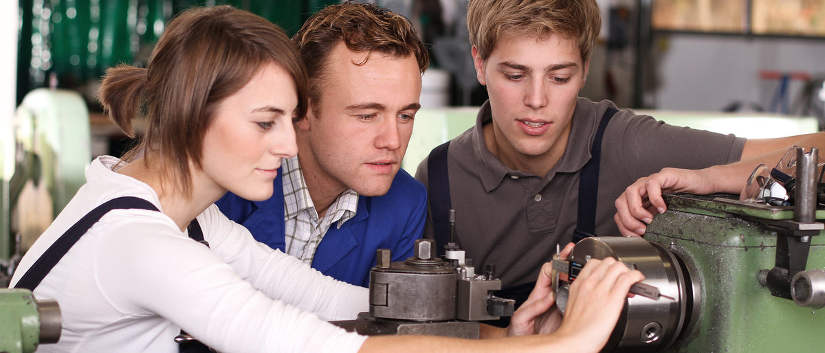 Lehrlinge, Meister, Ausbildung, Werkstatt