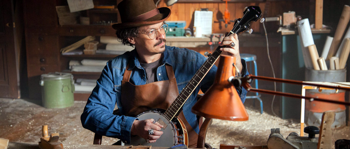 Das Handwerk: Making-of vom TV-Spot 2018© handwerk.de/Ursel Barwinski Der Zupfinstrumentenmacher wird als weiterer Handwerksberuf gezeigt. Auf seinem Instrument spielt er die Hintergrundmusik des TV-Spots.