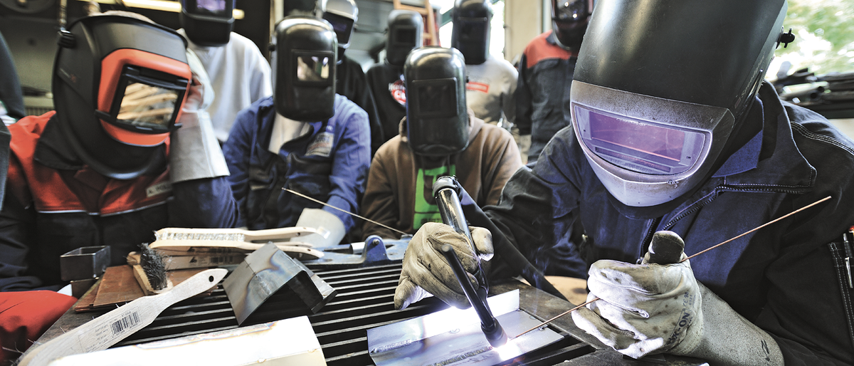 Schweißen, ÜLU, Gruppe, Masken, Schulungsraum Werkstatt Schweißer Übung 6034