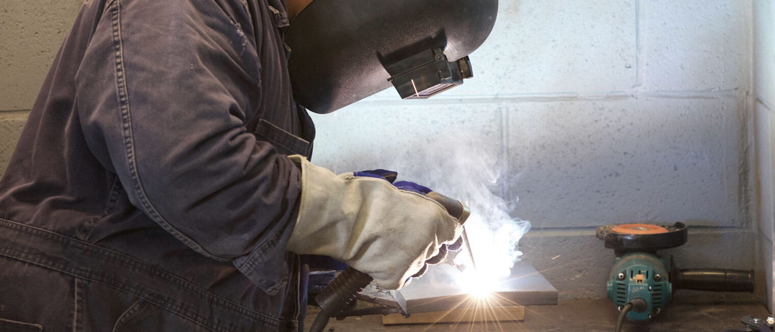 Schweißen Lehrling Werkstatt Metall 