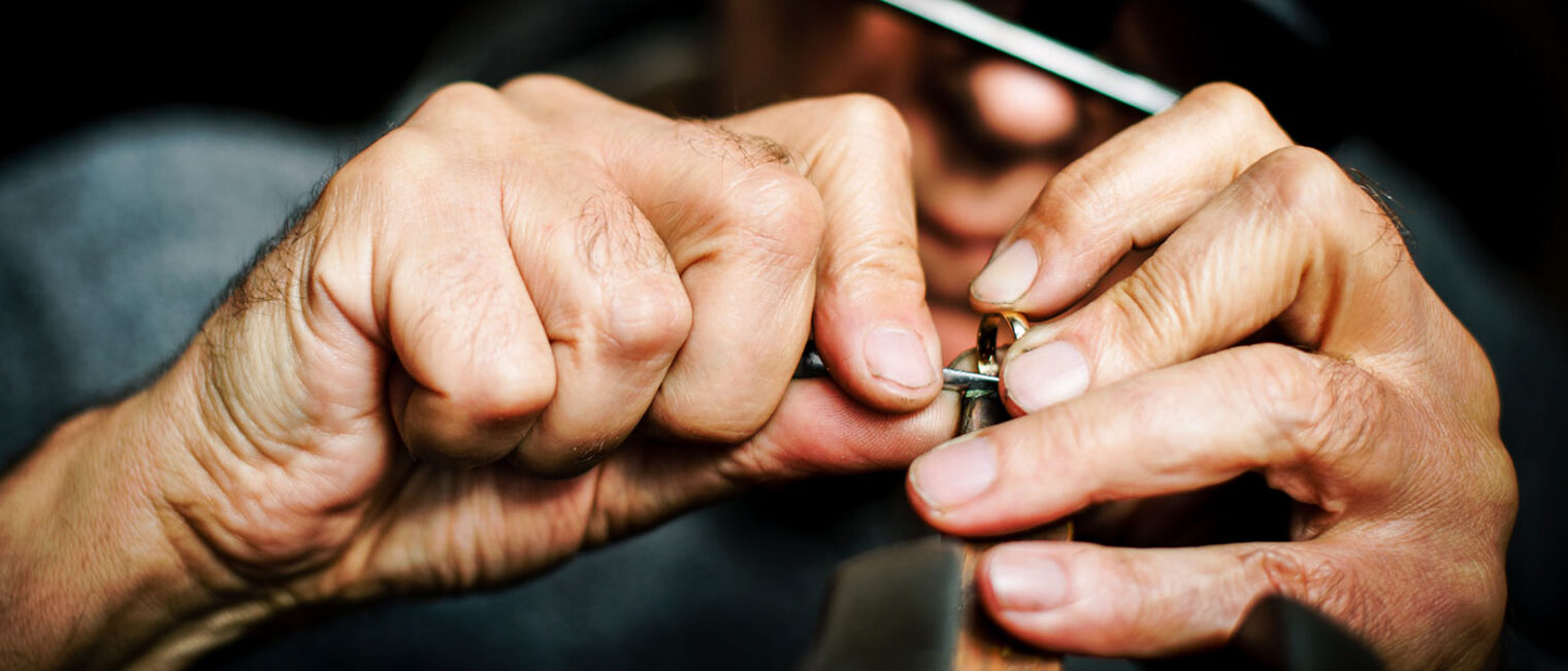 Hand Ring Amboss Gold Schmid