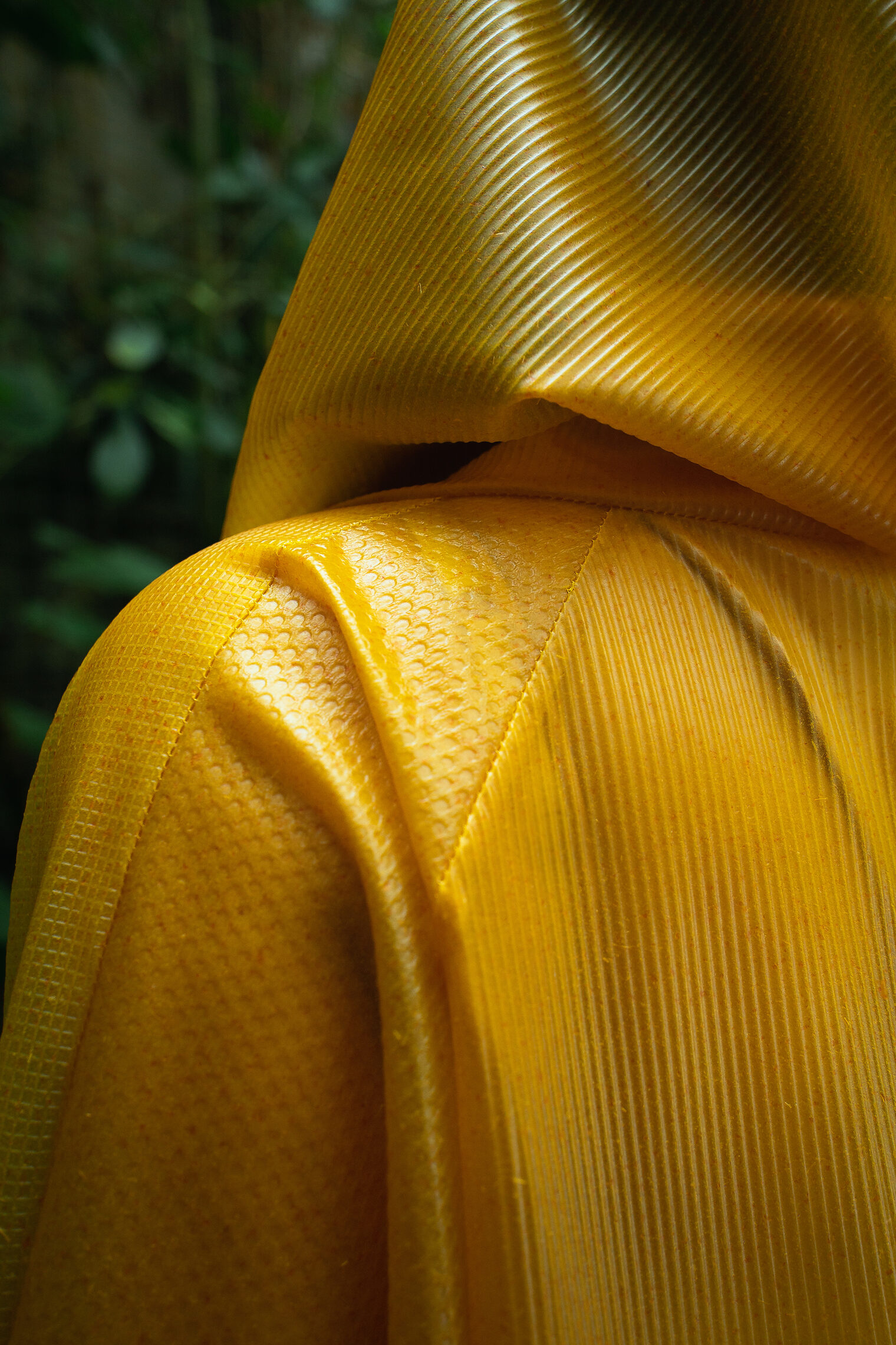 Talentepreis 2024_2_Daniela_Cimen_RE•IN•WASTE_ExperimentelleMaterial-undProduktentwicklung_Daniela_Bachelor_Shooting_5