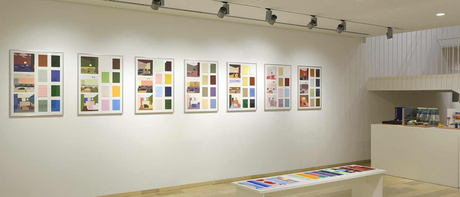 Mehrere gerahmte Bilder mit Farbmustern bei der Ausstellung Farbe im Raum - exzellente Handwerkskunst