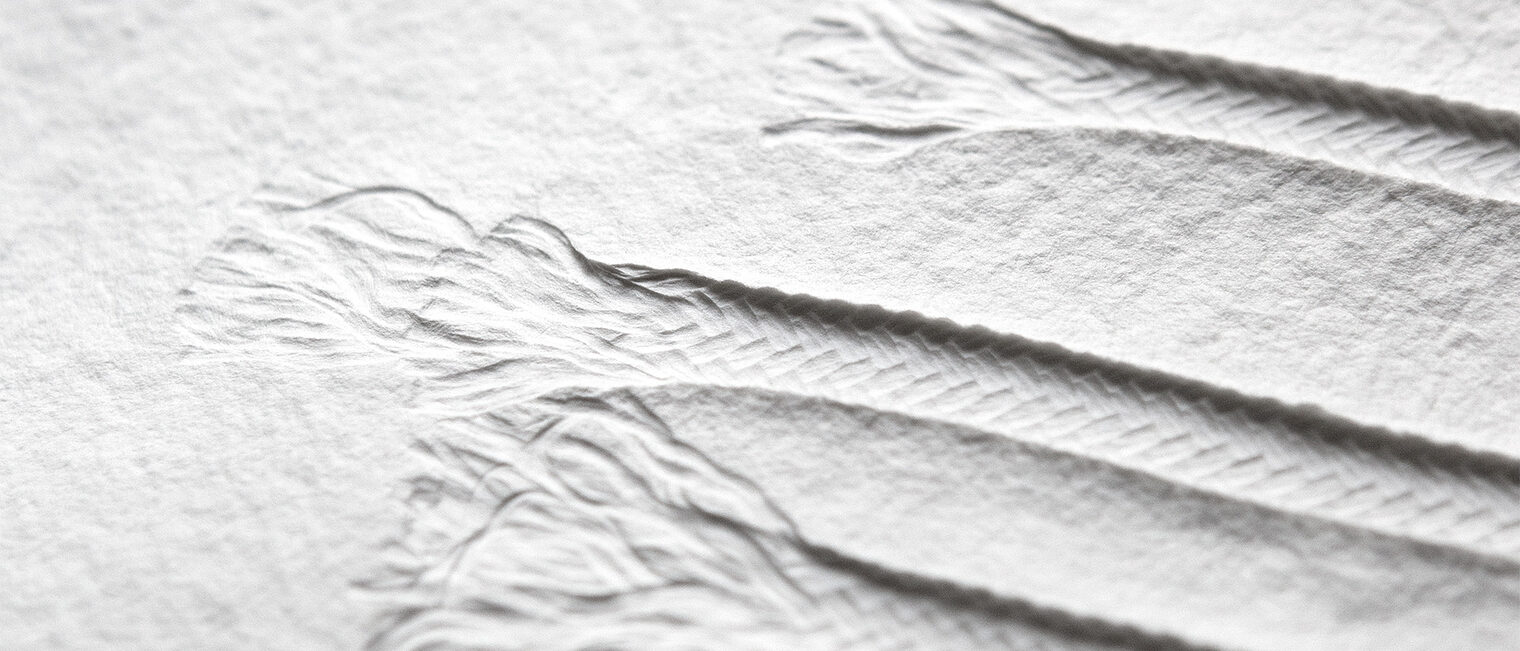 Ursula Wagner, Linien (#2) | Prägung aus handgeschöpftem Papier | ca. 98 × 68 cm Foto: Juliane Eirich