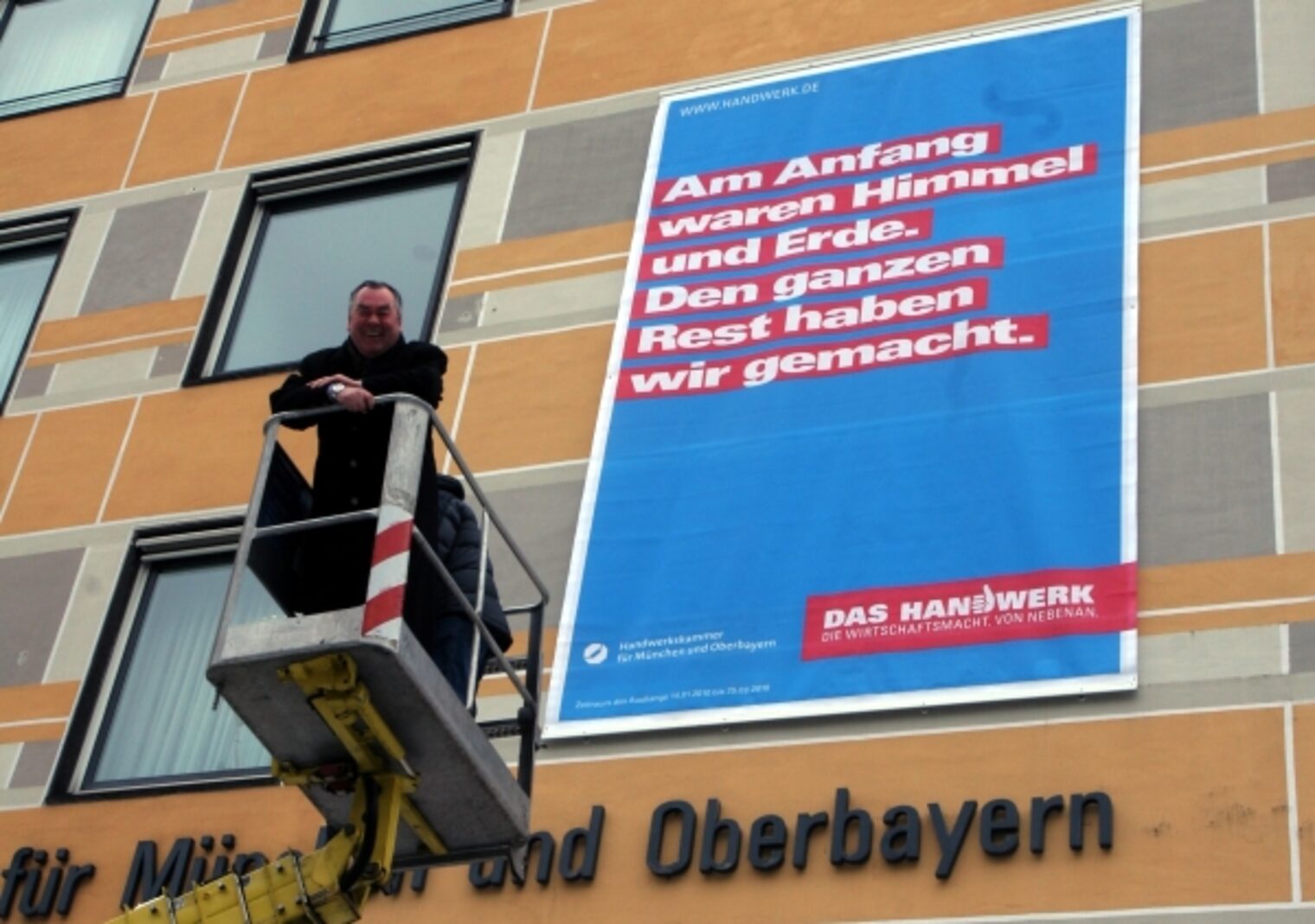 Imagekampagne 2010 Deutsches Handwerk Kampagne Wirtschaftsmacht von nebenan material Online scholz&friendsPressekonferenz PM Traublinger Vorstand Präsidium Grafik Logo Gebäude Max-Josephstrasse München PK Aktion