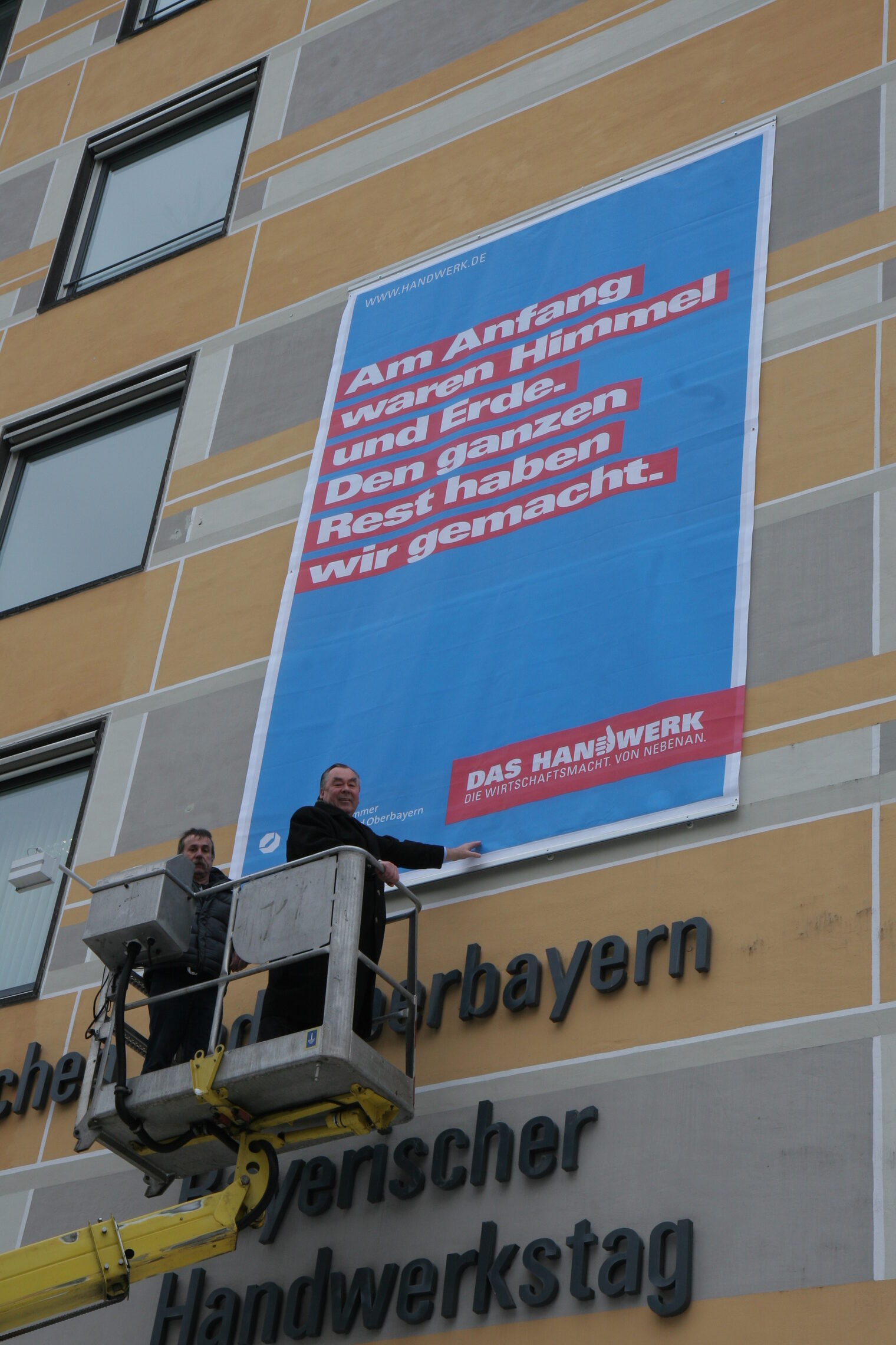 Imagekampagne 2010 Deutsches Handwerk Kampagne Wirtschaftsmacht von nebenan material Online scholz&friendsPressekonferenz PM Traublinger Vorstand Präsidium Grafik Logo innen aussen 