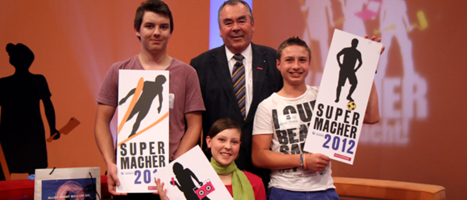 Die drei Supermacher des bayerischen Handwerks mit dem Präsidenten des Bayerischen Handwerkstags Heinrich Traublinger, MdL a. D.: Christian Pauls, Verena Luderschmid und Armin Stamm (v.l.n.r.).