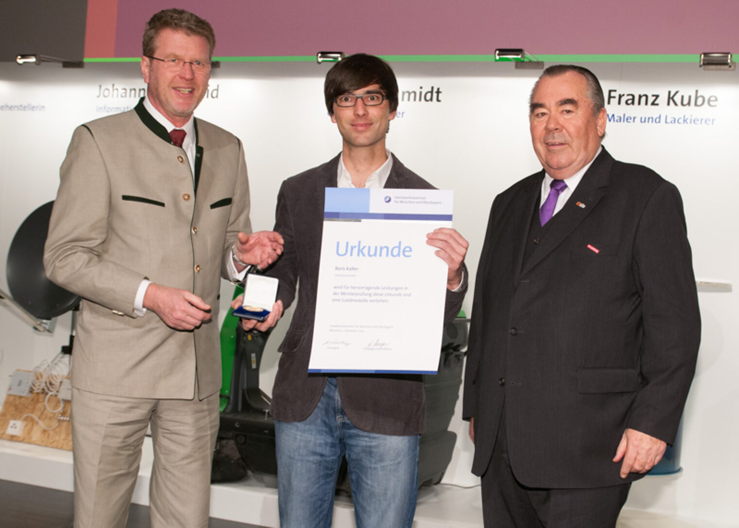 Die Jahresbestmeister auf der Meisterfeier 2012 der Handwerkskammer für München und Oberbayern.