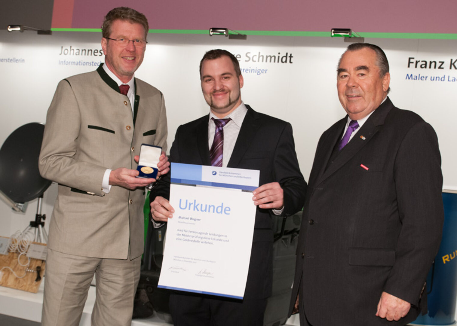 Die Jahresbestmeister auf der Meisterfeier 2012 der Handwerkskammer für München und Oberbayern.