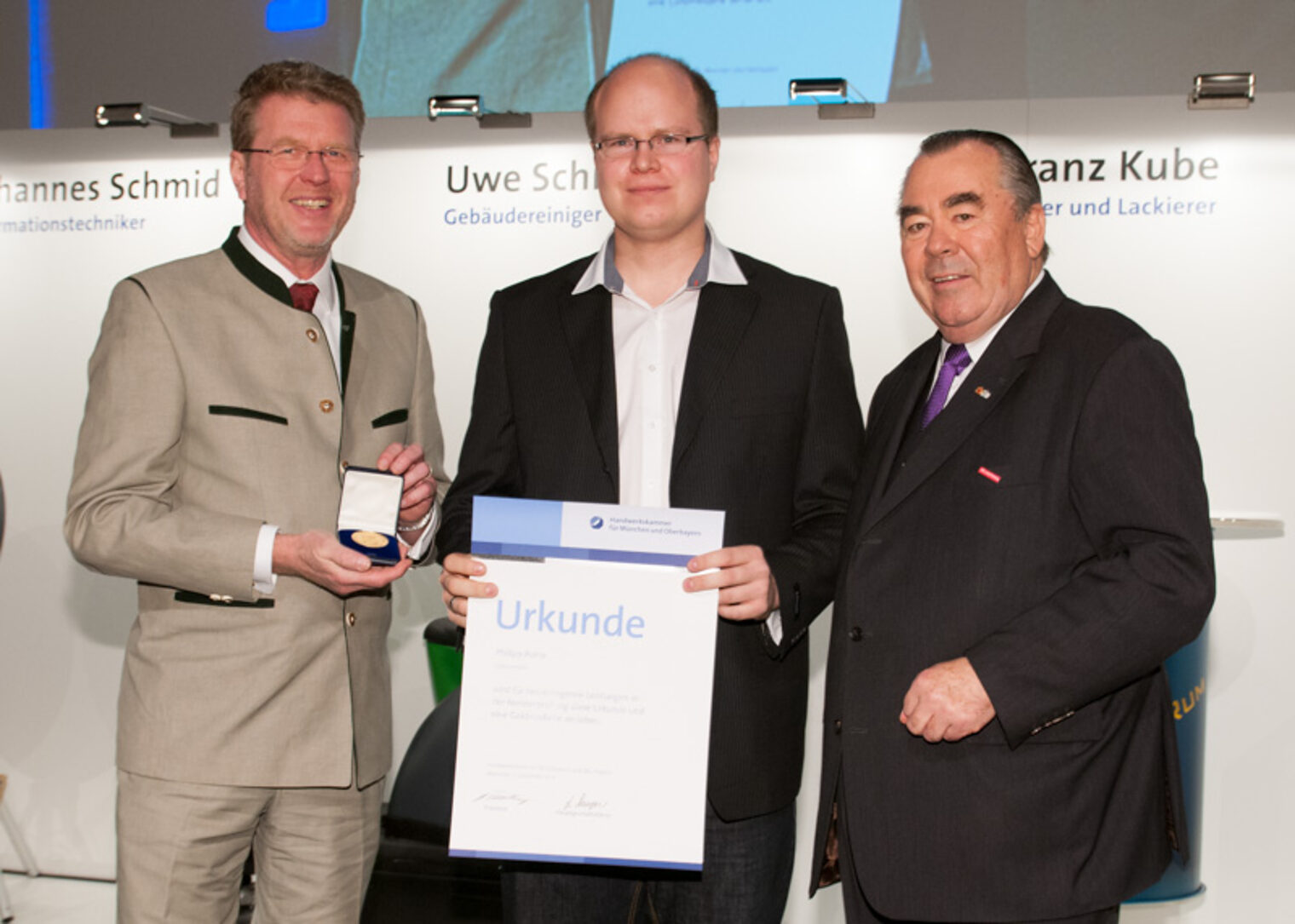 Die Jahresbestmeister auf der Meisterfeier 2012 der Handwerkskammer für München und Oberbayern.