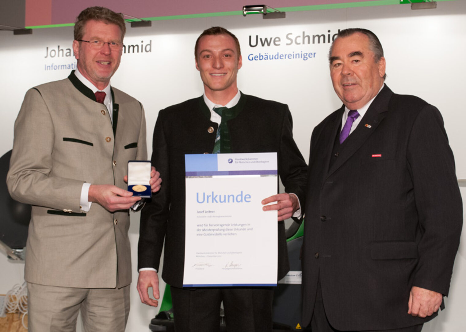 Die Jahresbestmeister auf der Meisterfeier 2012 der Handwerkskammer für München und Oberbayern.