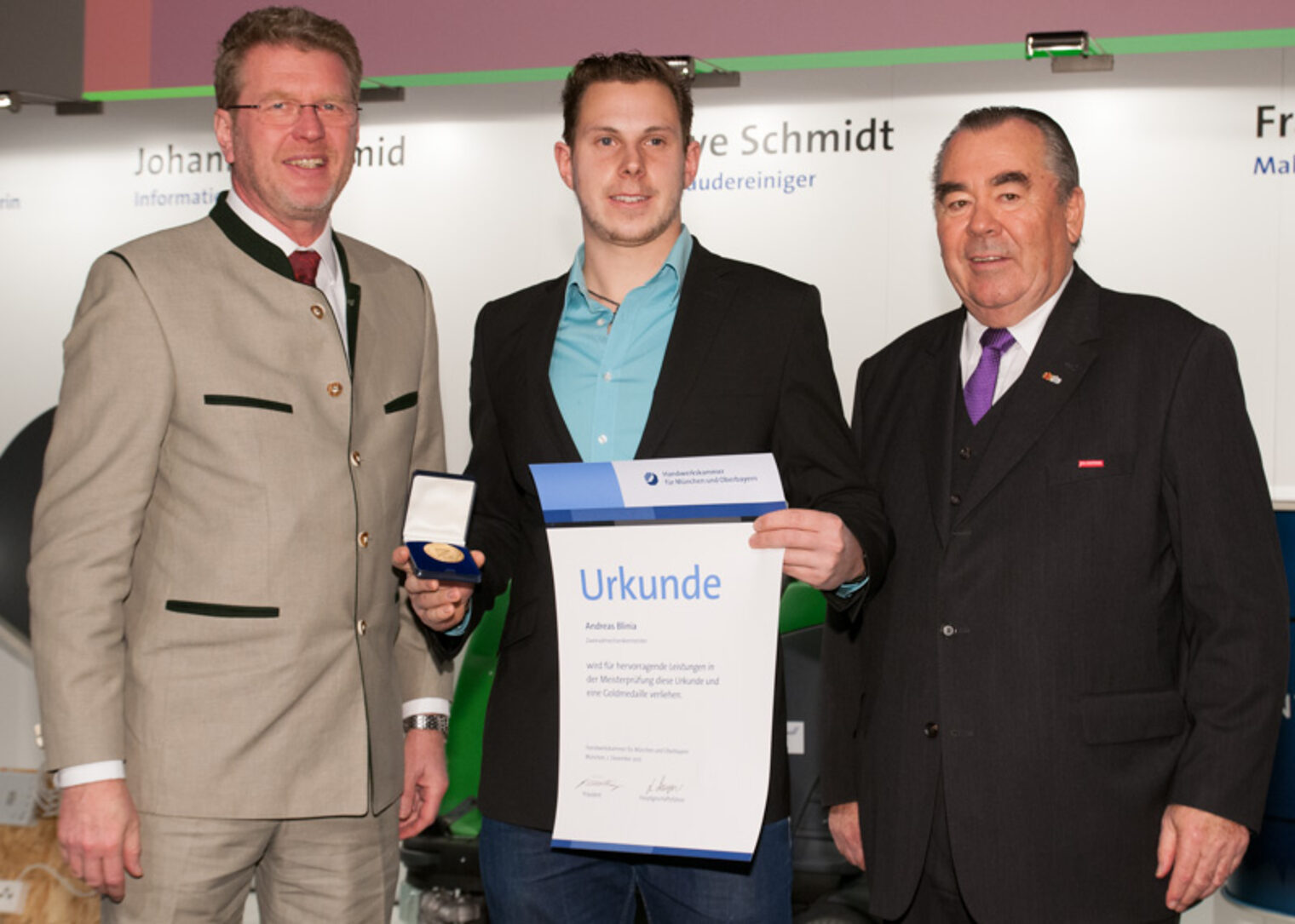 Die Jahresbestmeister auf der Meisterfeier 2012 der Handwerkskammer für München und Oberbayern.