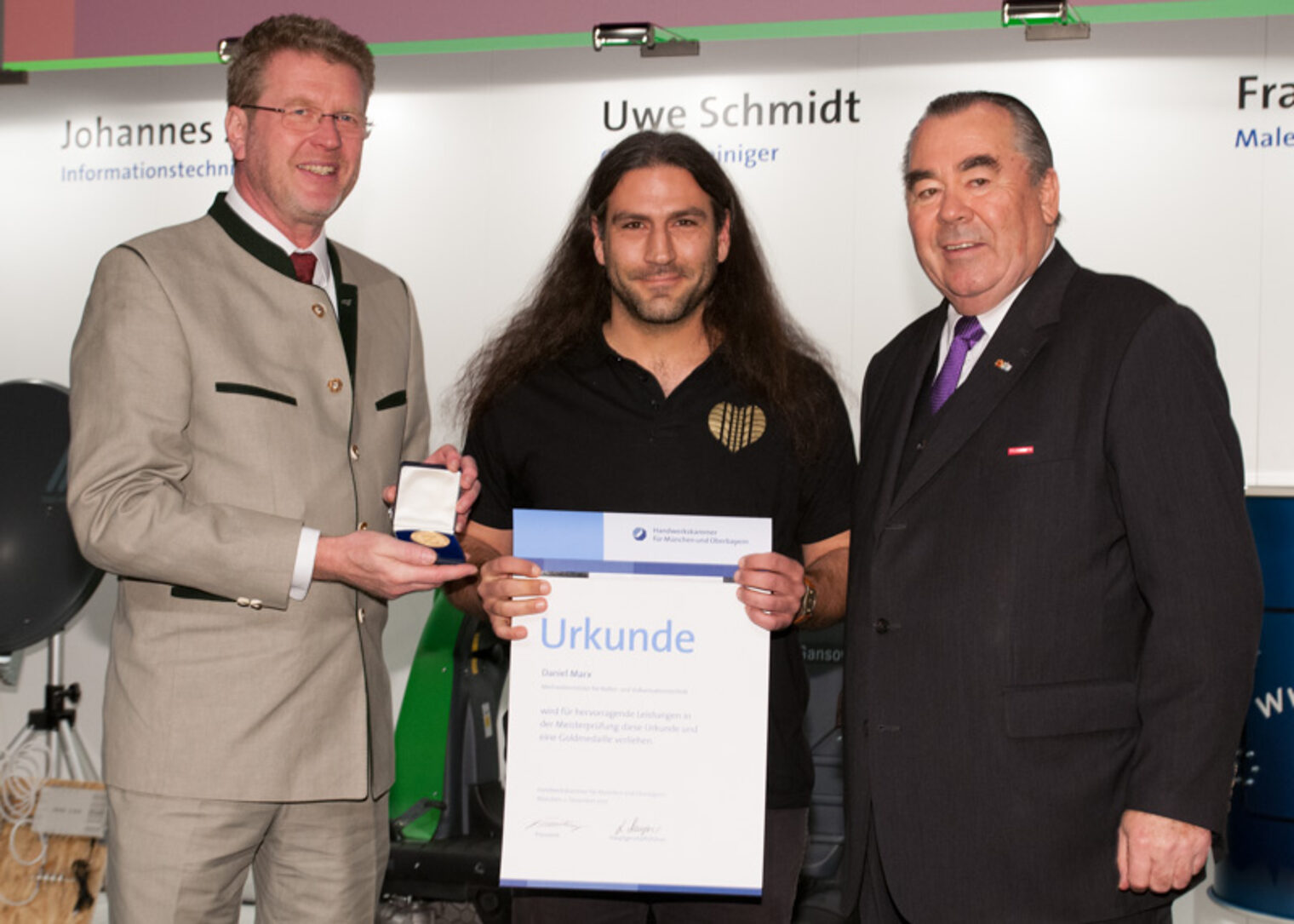 Die Jahresbestmeister auf der Meisterfeier 2012 der Handwerkskammer für München und Oberbayern.