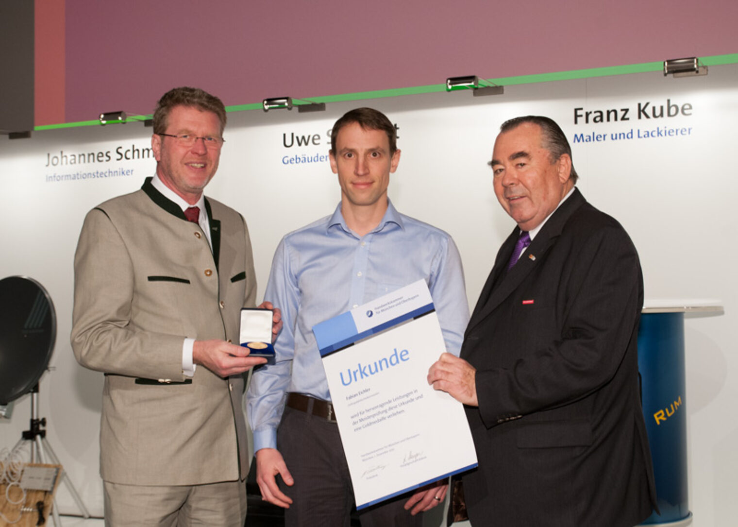 Die Jahresbestmeister auf der Meisterfeier 2012 der Handwerkskammer für München und Oberbayern.