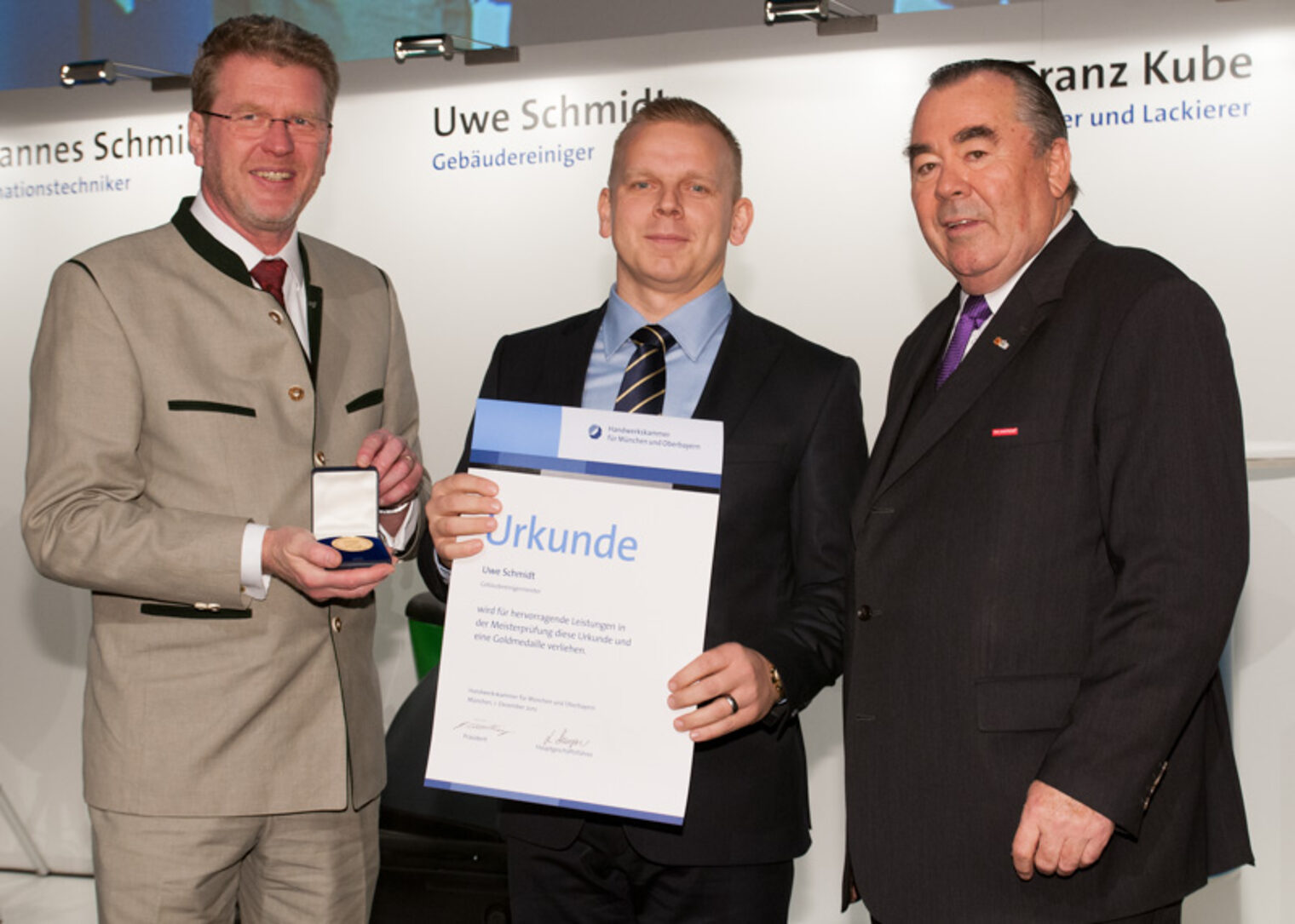 Die Jahresbestmeister auf der Meisterfeier 2012 der Handwerkskammer für München und Oberbayern.