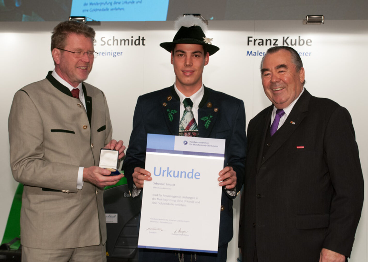 Die Jahresbestmeister auf der Meisterfeier 2012 der Handwerkskammer für München und Oberbayern.