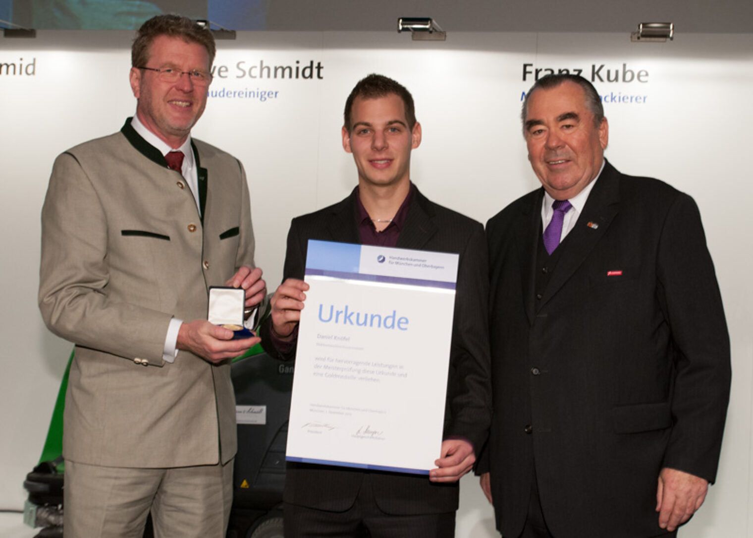 Die Jahresbestmeister auf der Meisterfeier 2012 der Handwerkskammer für München und Oberbayern.