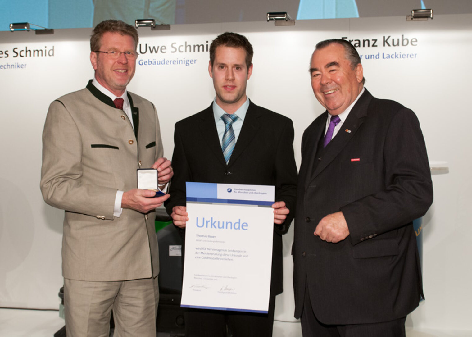 Die Jahresbestmeister auf der Meisterfeier 2012 der Handwerkskammer für München und Oberbayern.