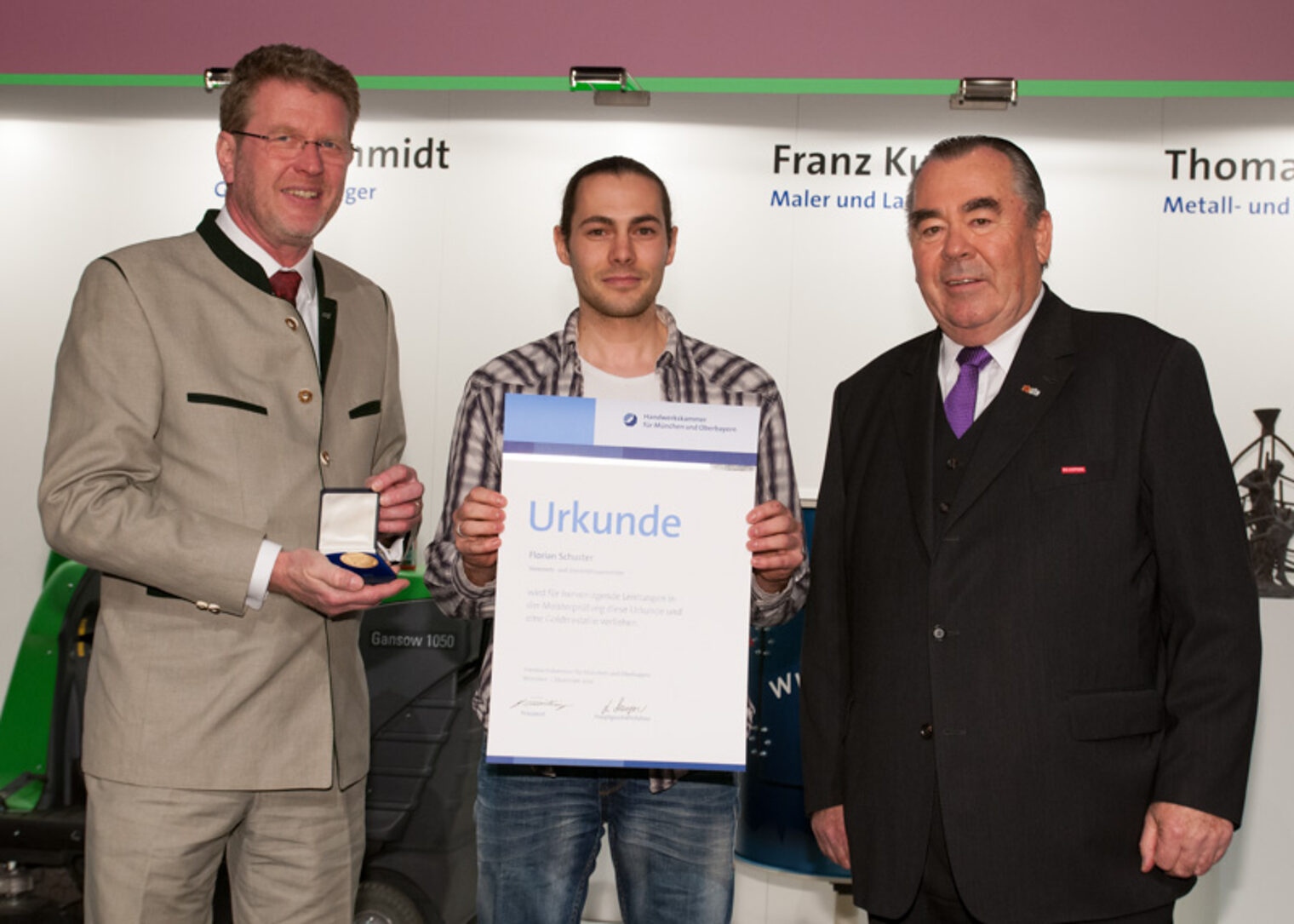 Die Jahresbestmeister auf der Meisterfeier 2012 der Handwerkskammer für München und Oberbayern.