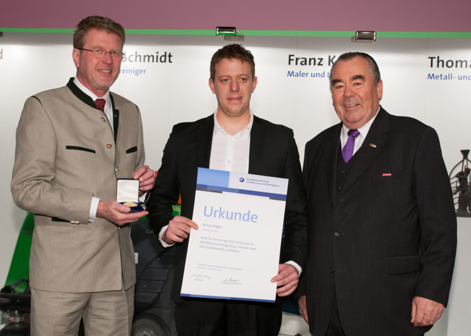 Die Jahresbestmeister auf der Meisterfeier 2012 der Handwerkskammer für München und Oberbayern.