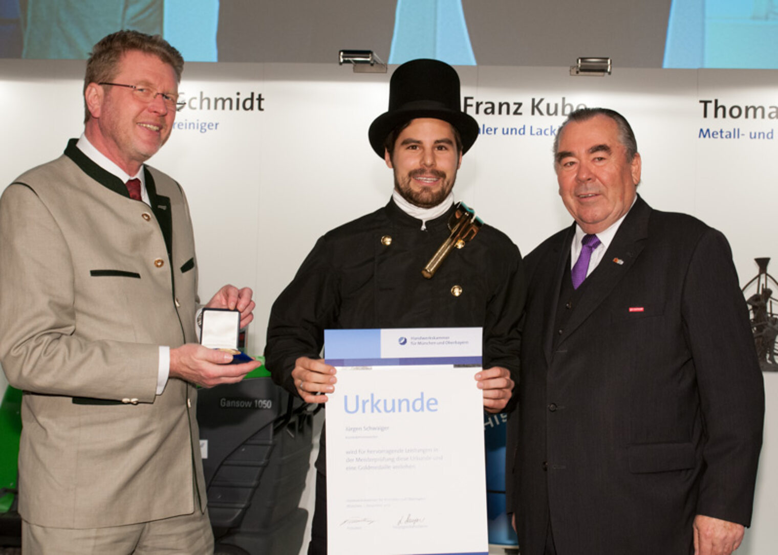 Die Jahresbestmeister auf der Meisterfeier 2012 der Handwerkskammer für München und Oberbayern.