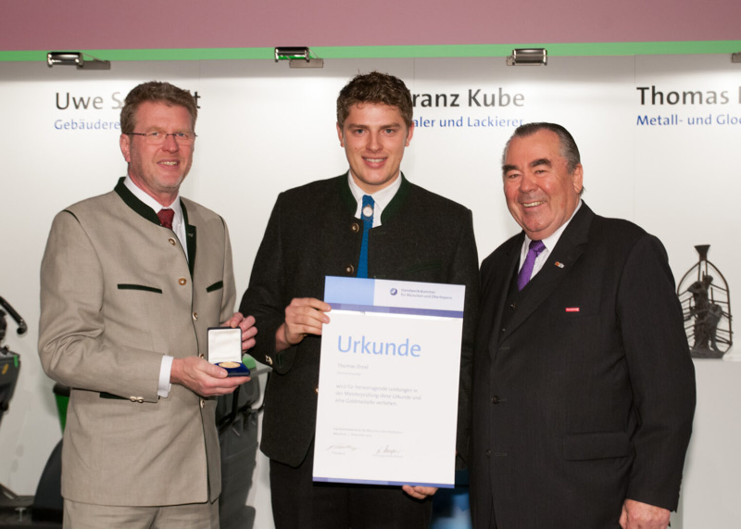 Die Jahresbestmeister auf der Meisterfeier 2012 der Handwerkskammer für München und Oberbayern.