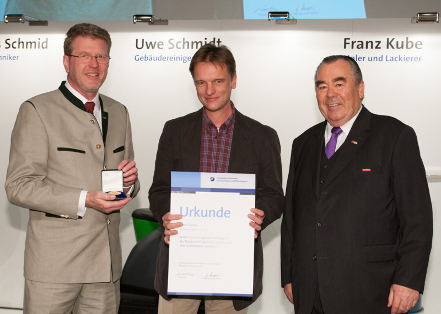 Die Jahresbestmeister auf der Meisterfeier 2012 der Handwerkskammer für München und Oberbayern.