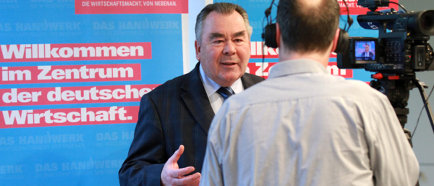 Präsident Heinrich Traublinger, MdL a.D., stand der Presse Rede und Antwort Präsident Heinrich Traublinger, MdL a.D., stand der Presse Rede und Antwort